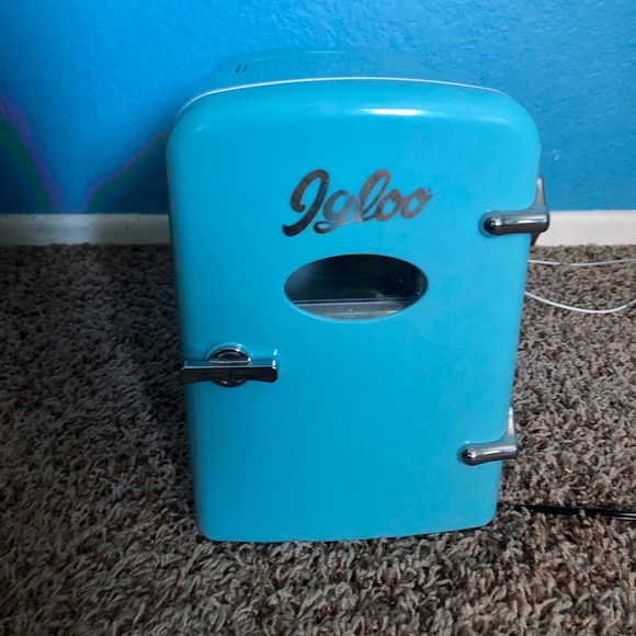 Mini Fridge - Picture 2 of 4